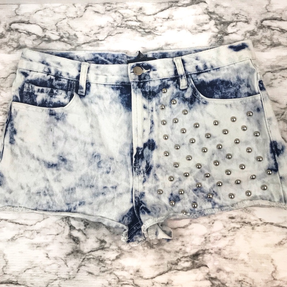 Forever 21 Distressed Denim Shorts Bleache…